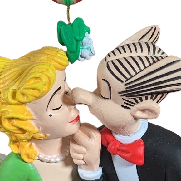 Vintage 1999 - Heirloom Collection Blonde Smooch Christmas Holiday Ornament - Picture 2 of 12